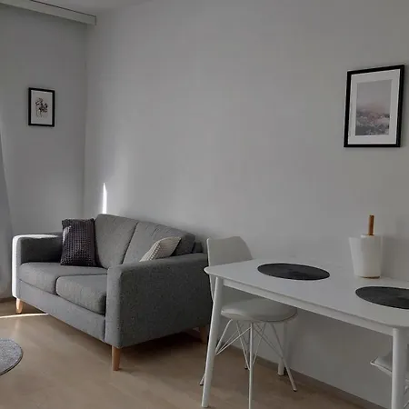 Very Right Next To The Train Station And Free Parking Kotimaailma *