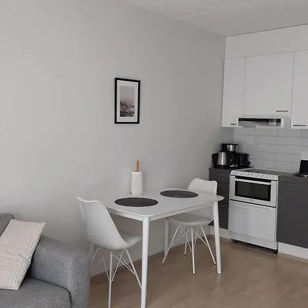 Very Right Next To The Train Station And Free Parking Kotimaailma *